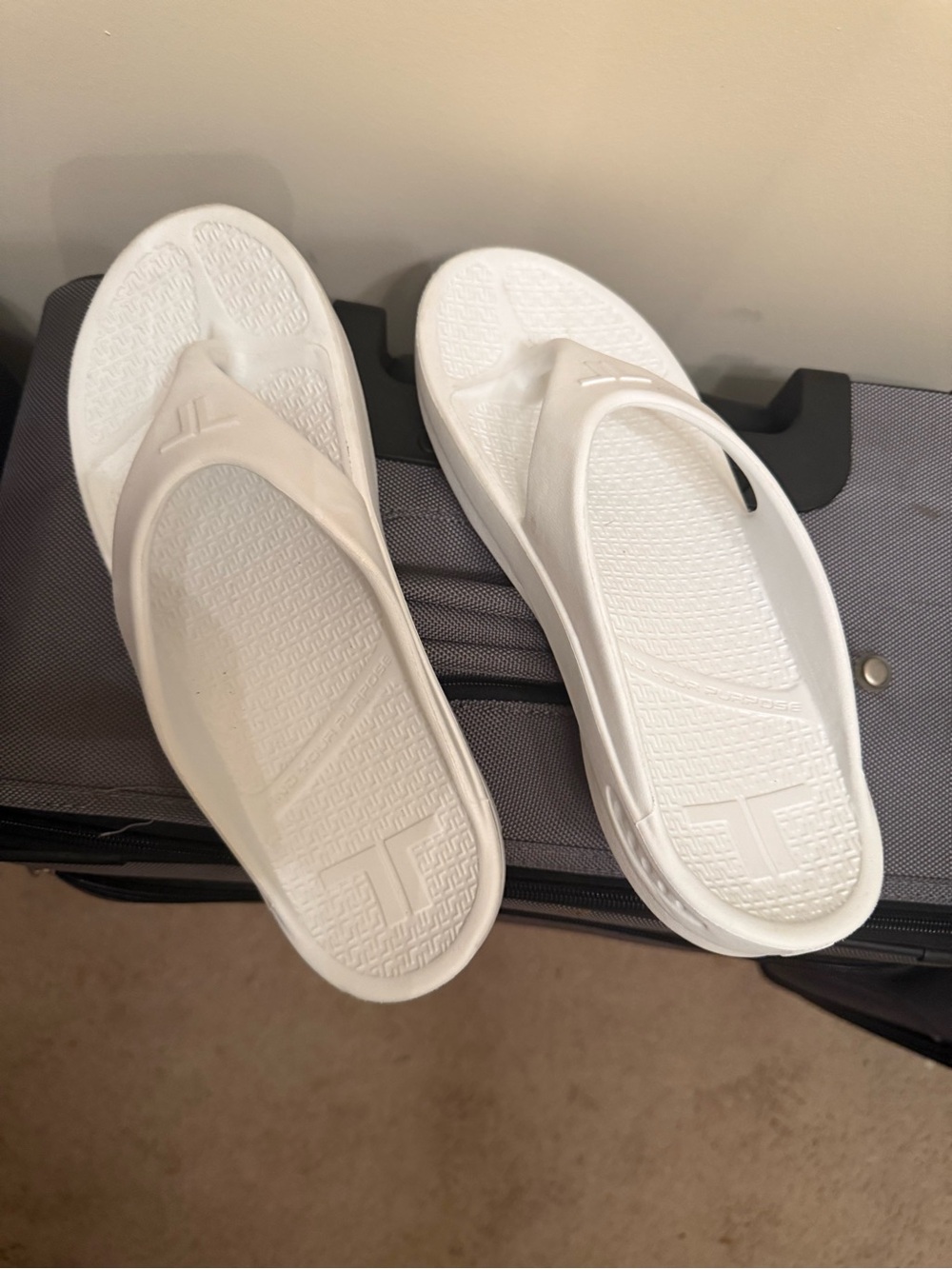 Women's White Cushioned Thong Sandals - Lightweight Comfort